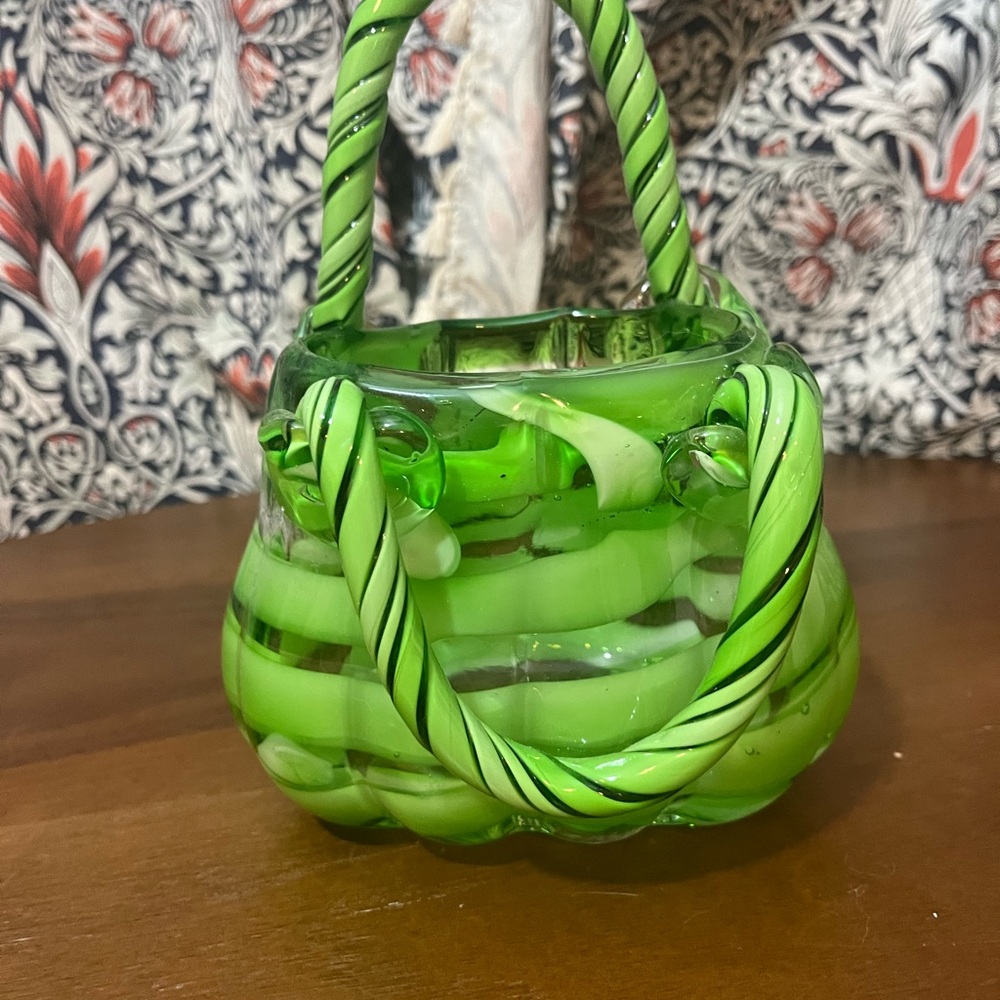 VINTAGE ART GLASS HEAVY MURANO GREEN SWIRL PURSE VASE